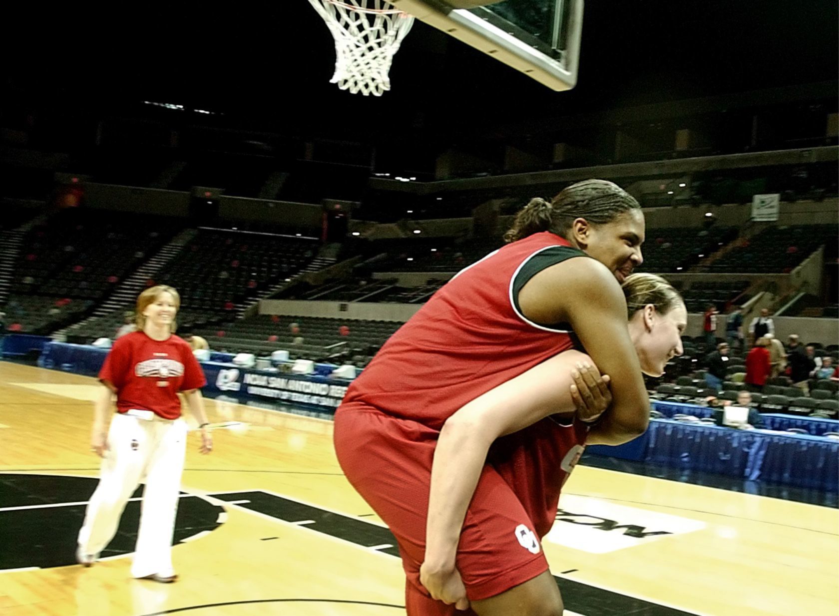 Courtney Paris returning to OU